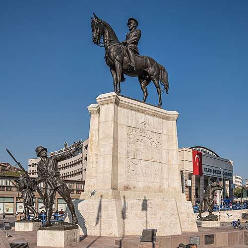 Ankara Tarihi Uygun Otel Ulus Anıtı Görsel